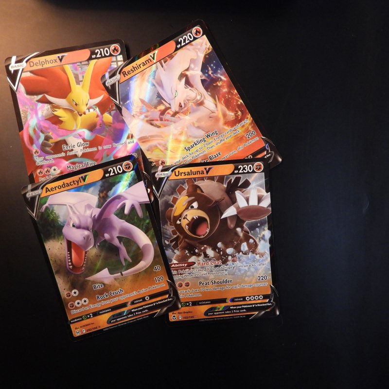 V red bundle: Reshiram, Delphox, Ursaluna, Aerodactyl